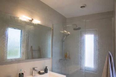 Salle de bain humide malgré une bouche de VMC en fonctionnement