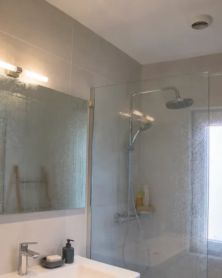 Salle de bain humide malgré une bouche de VMC en fonctionnement